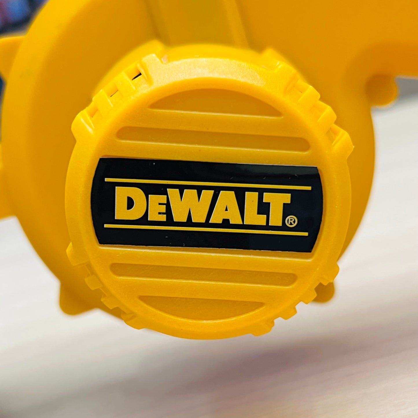 DEWALT 48V Cordless Air Blower with 2 Batteries – Portable Electric Leaf & Dust Cleaner for Home, Garden & Workshop
