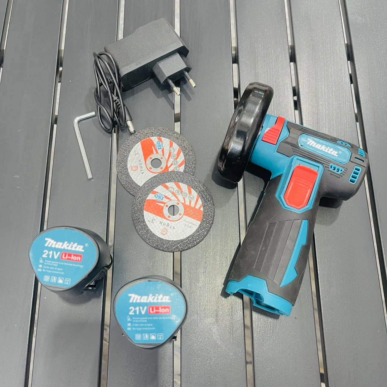 Makita Cordless Mini Angle Grinder – Brushless Dual Battery Cutting Kit